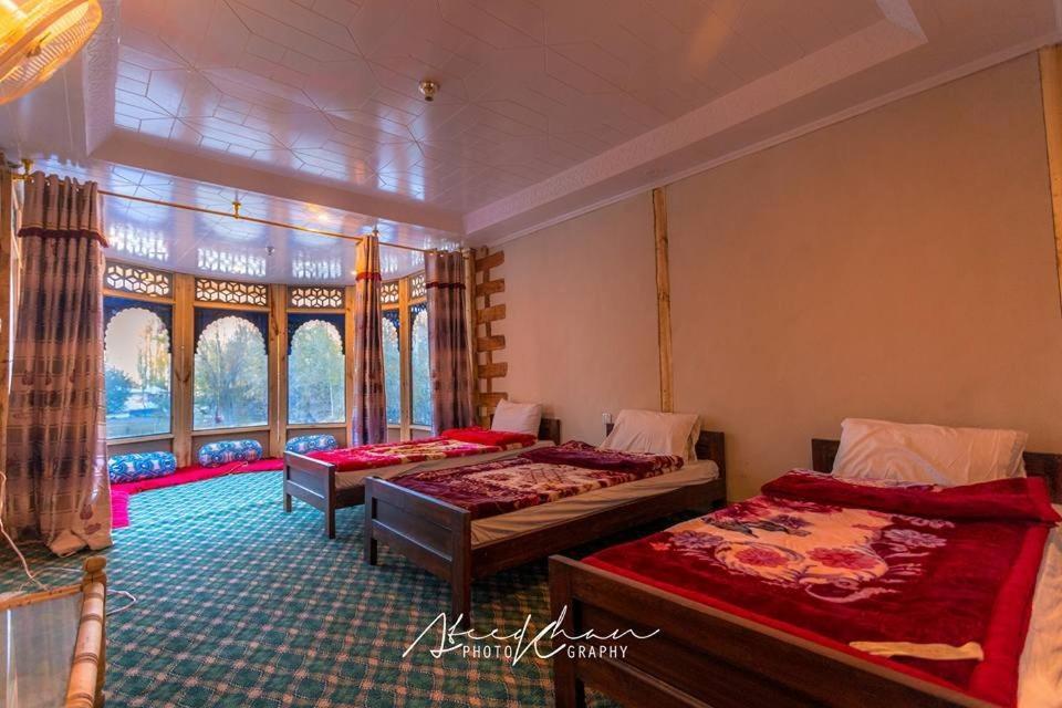 Space Hotel Shigar Bagian luar foto
