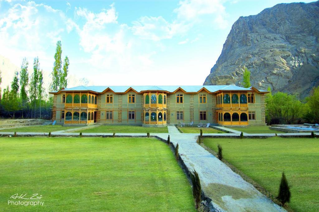 Space Hotel Shigar Bagian luar foto